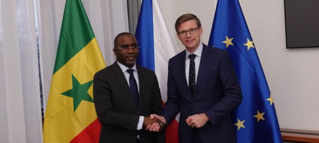 Le ministre sénégalais du transport aérien, M. Doudou KA, a effectué une visite officielle en République tchèque